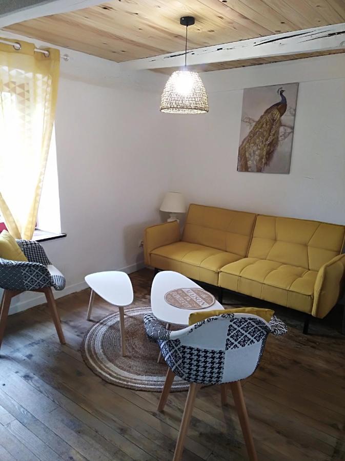 Appartement Cozy Dans Maison Privee Tauves Exterior photo