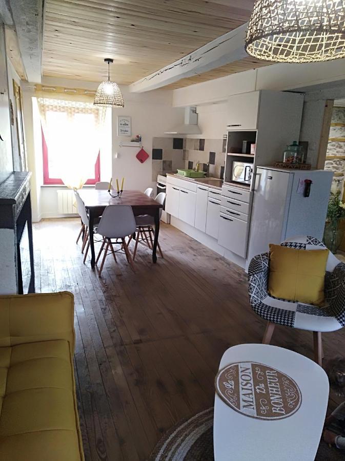 Appartement Cozy Dans Maison Privee Tauves Exterior photo
