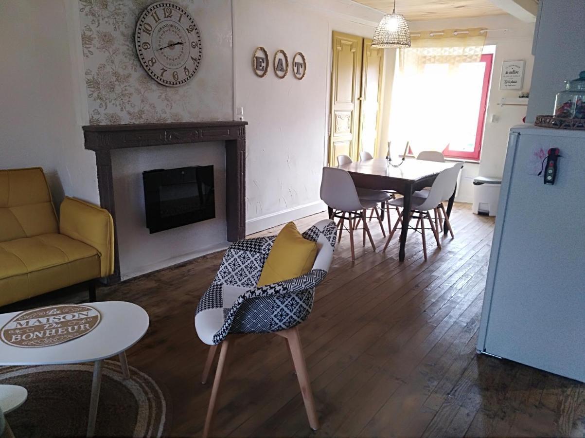 Appartement Cozy Dans Maison Privee Tauves Exterior photo